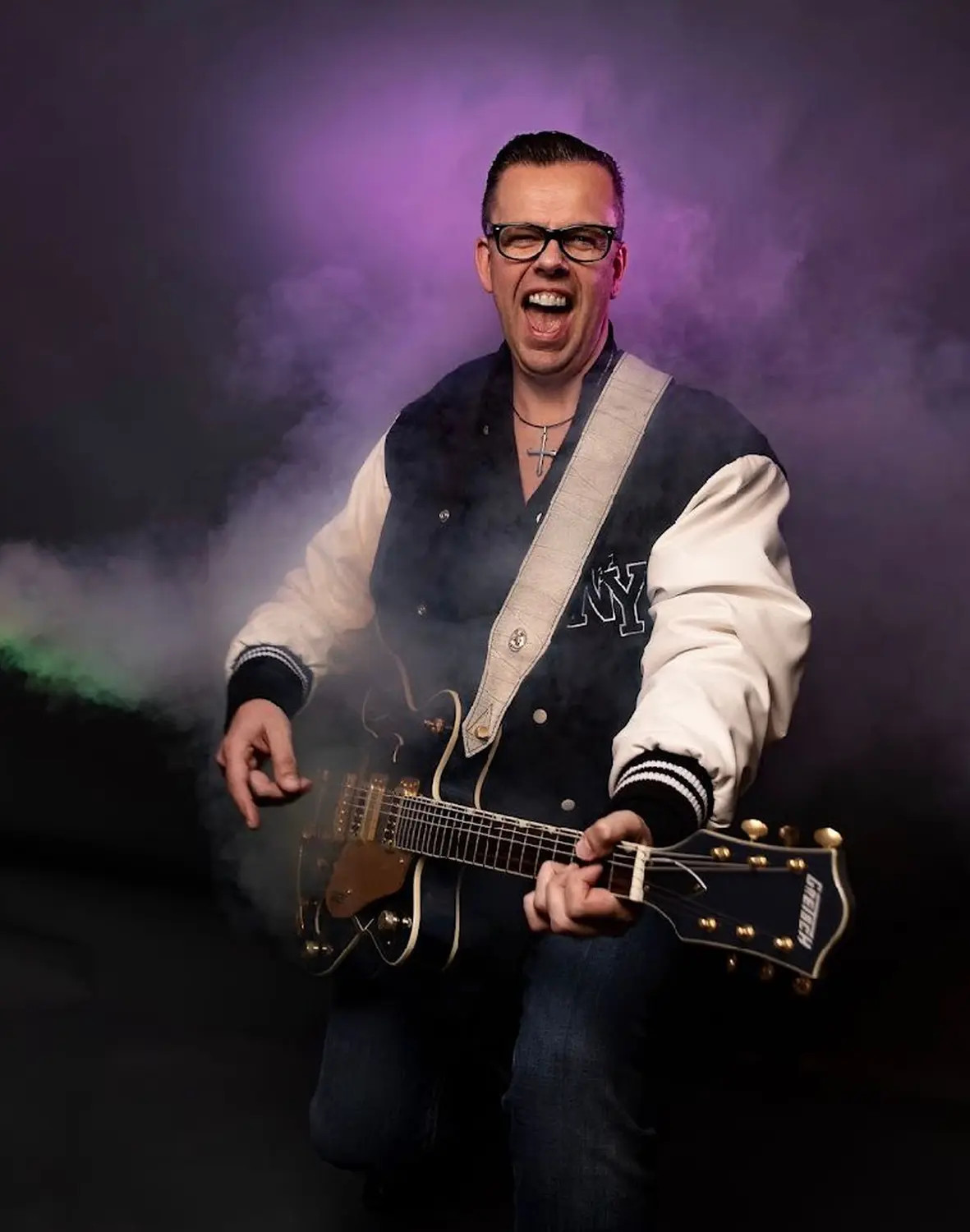 Stephan Friedrichs spielt Gitarre