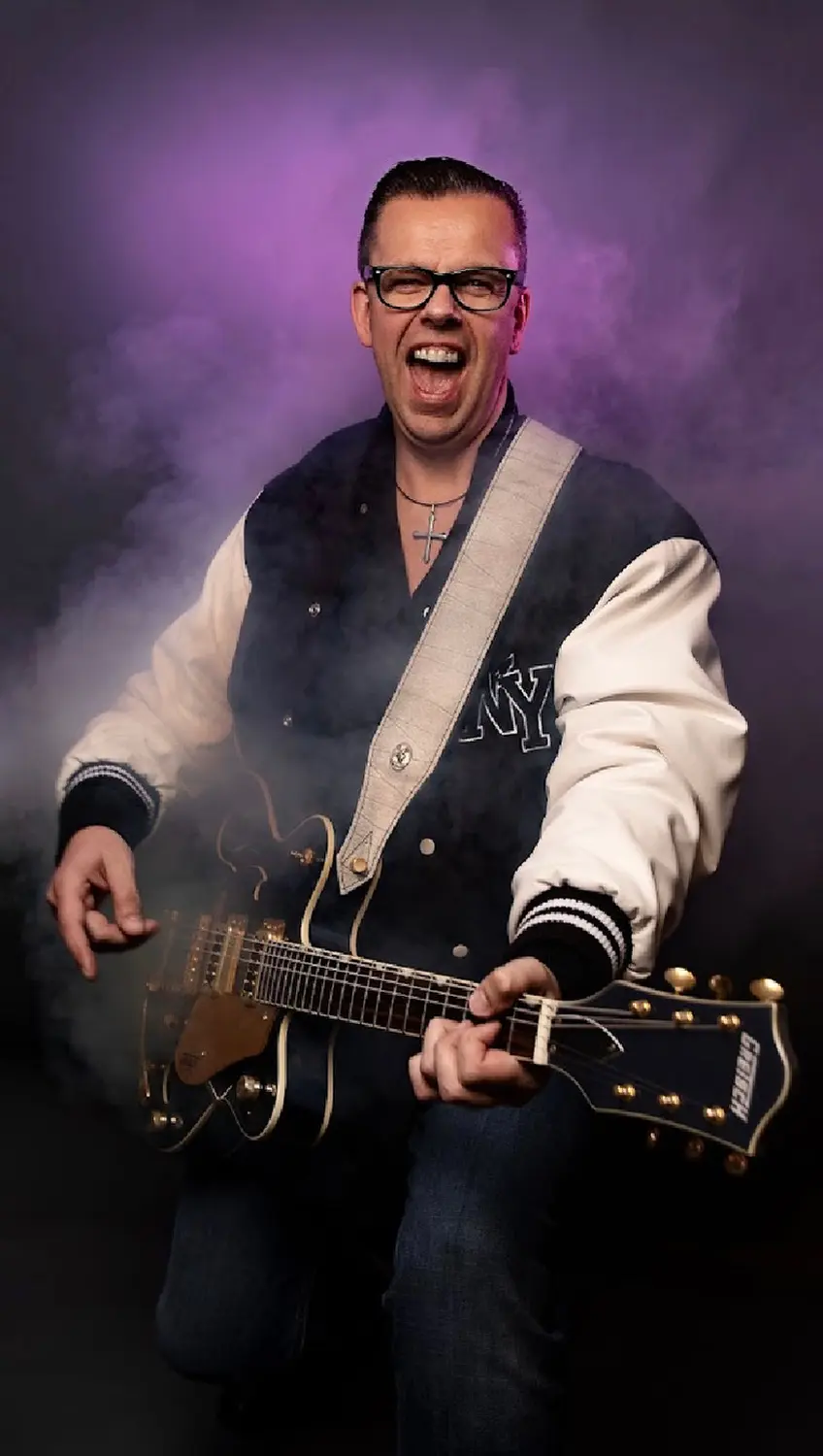 Stephan Friedrichs spielt Gitarre