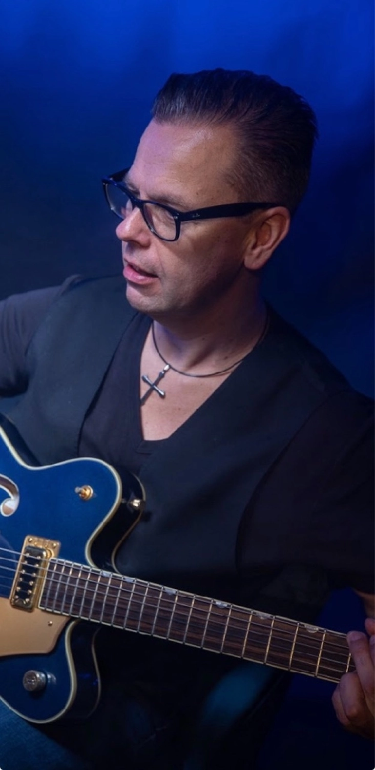 Stephan Friedrichs mit Gitarre